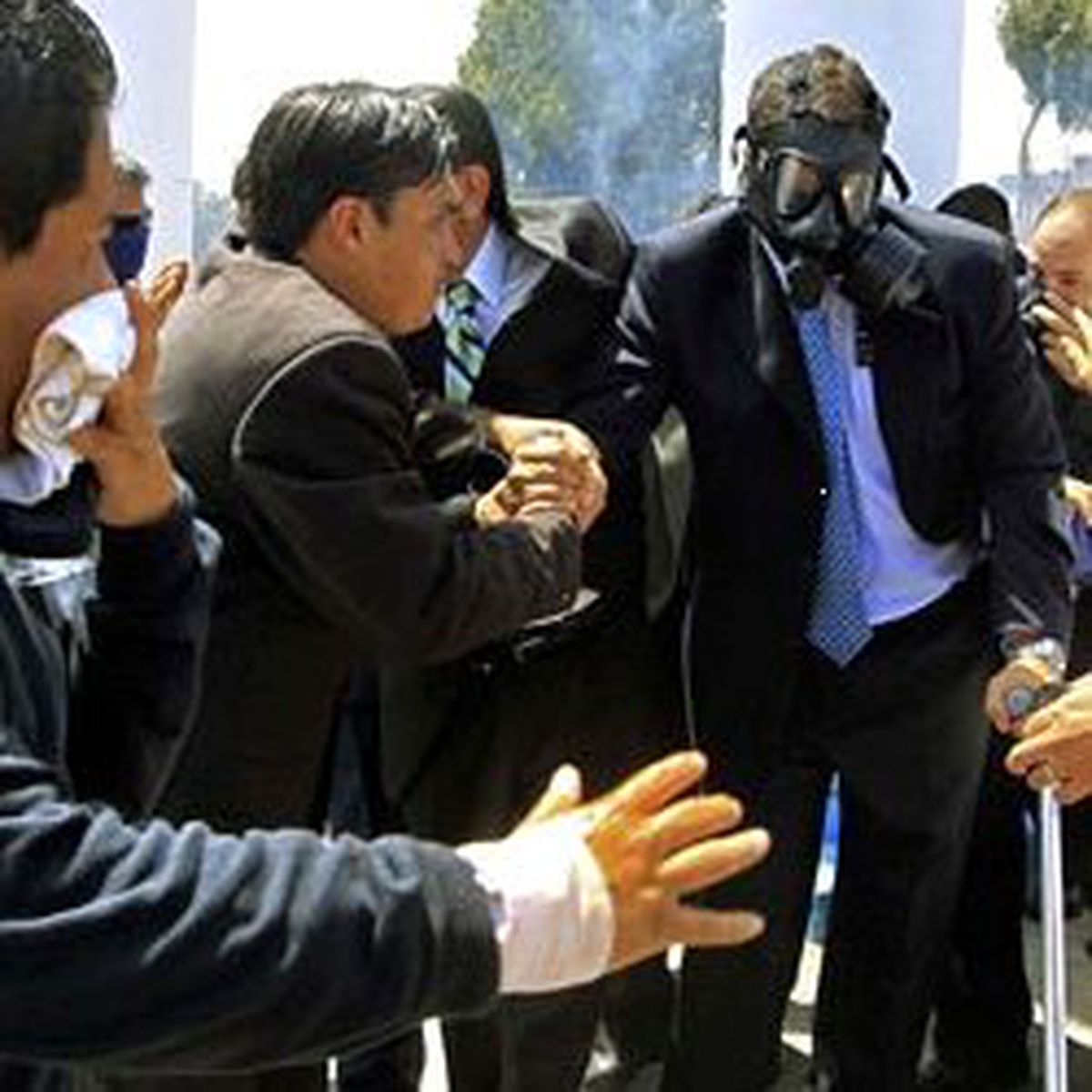 Devlet Başkanına Göz Yaşartıcı Gaz
