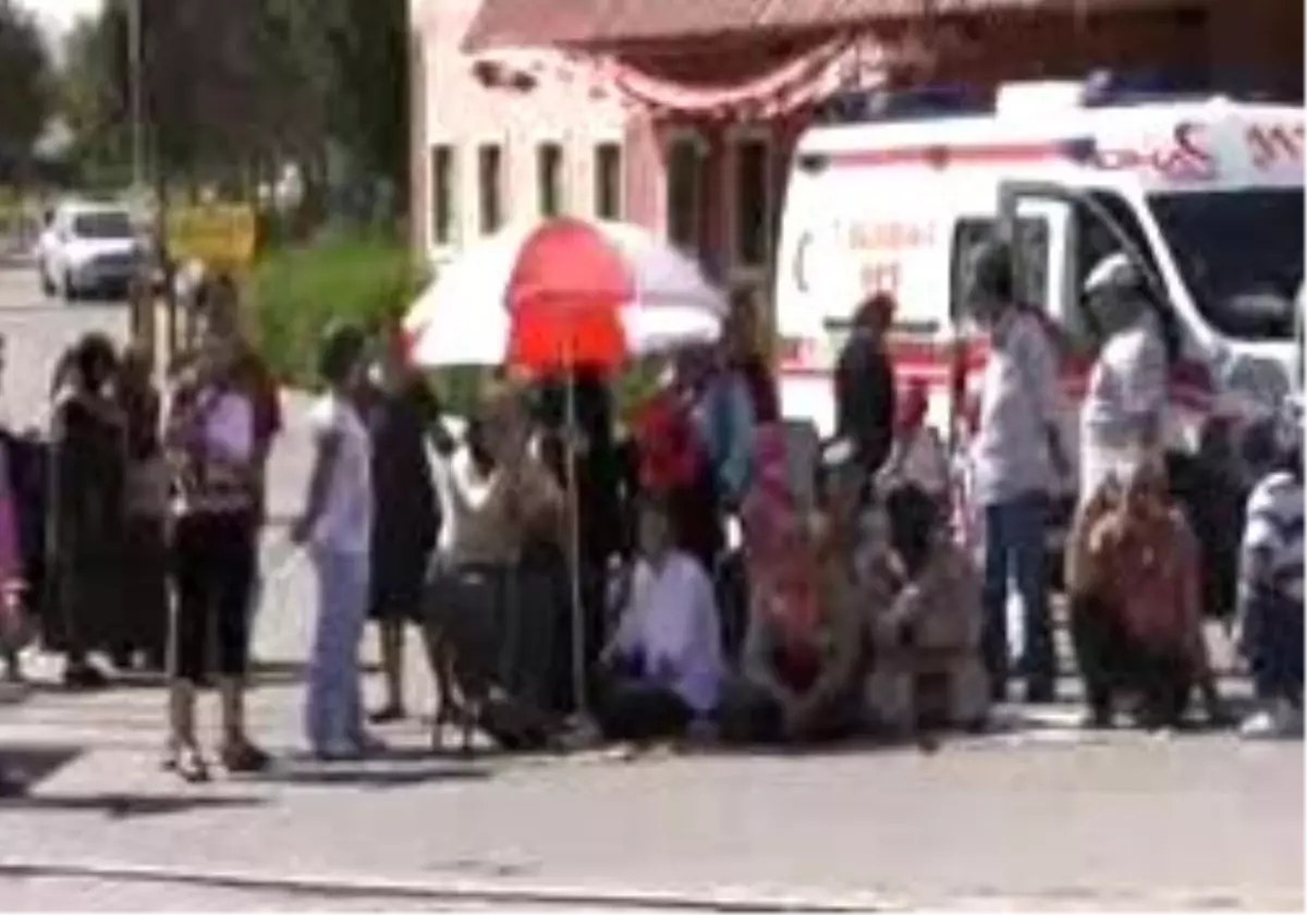 İzmit Arızlı Deprem Konutları Davası Başladı
Valilik, İcra Mahkemesi\'nde Tahliye Davası Açtı