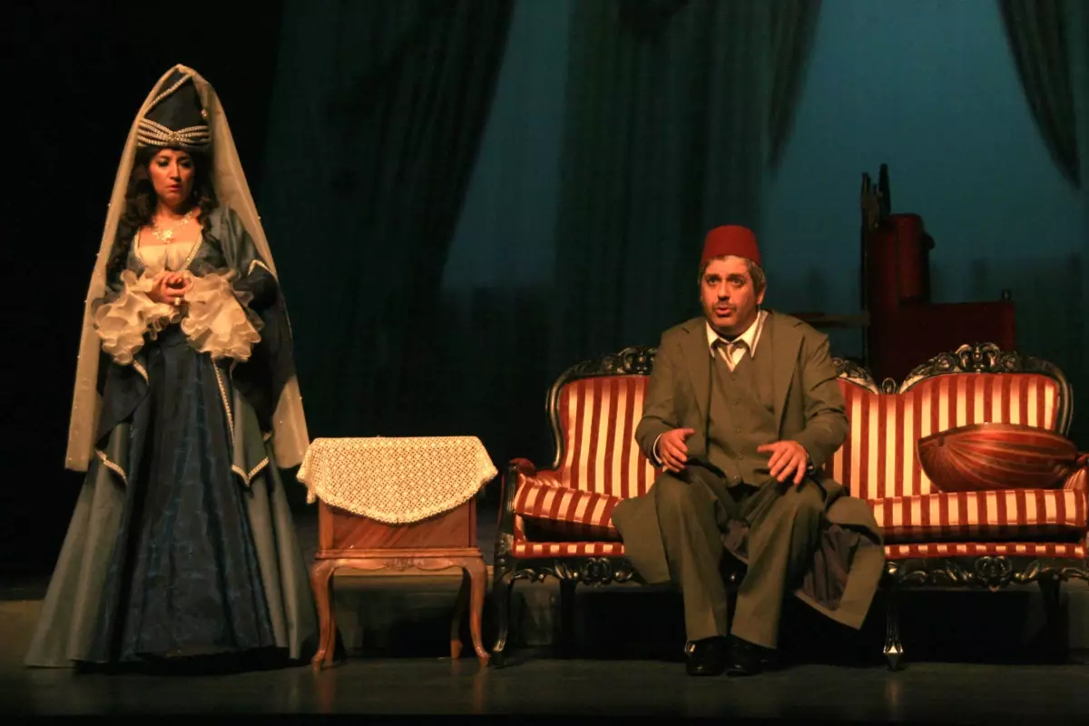 Kocaeli Şehir Tiyatroları Perdelerini Bu Ülke Ekranlarında Açıyor