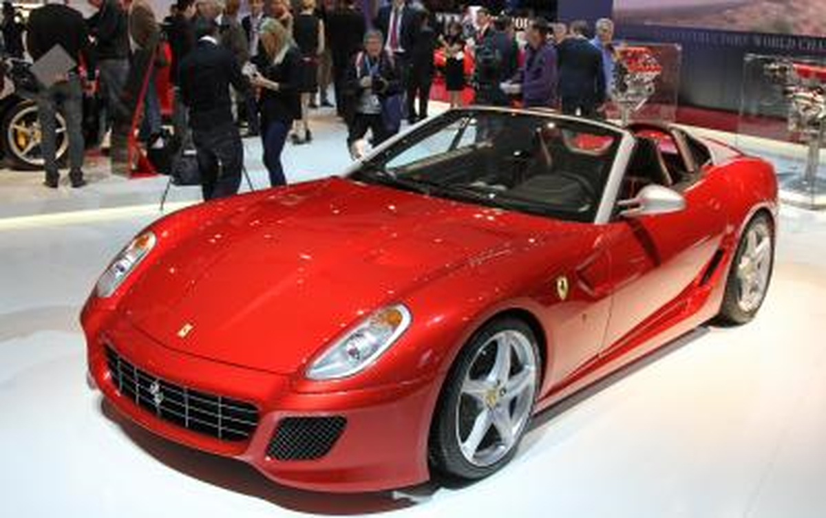 Paris'in Gözdesi Sadece 80 Adet Üretilecek 
670 Hp'lik Ferrari Sa Aperta Oldu!