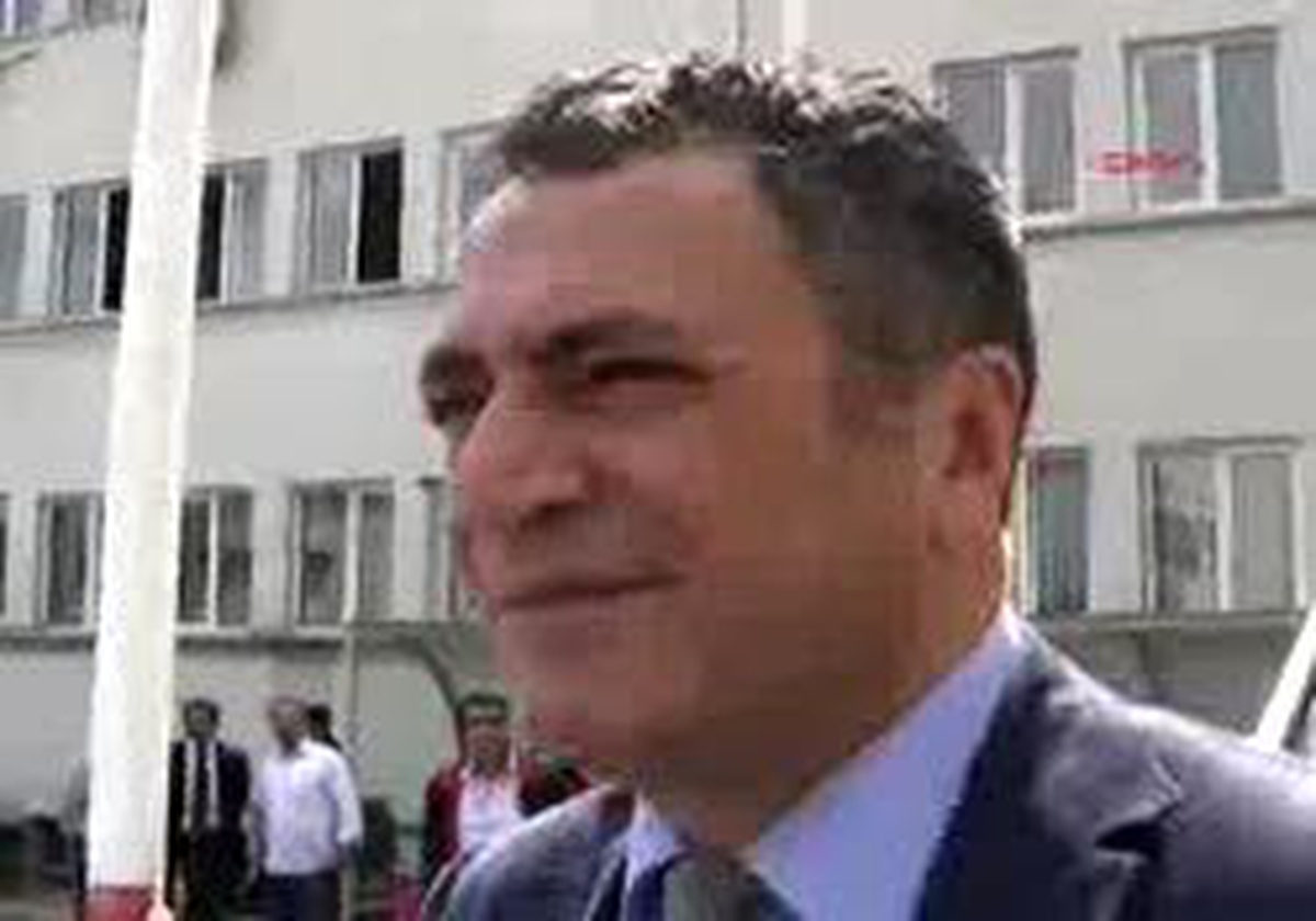 İsim Benzerliği Yüzünden Gözaltına Alınıp Serbest Bırakılan İbrahim Yazıcı: ?Pardon Filminden Daha İleri Bir Durum Yaşadık"
-?Bursaspor Başkanı Yazıcı Gözaltında" Başlıklı Habere Ek: