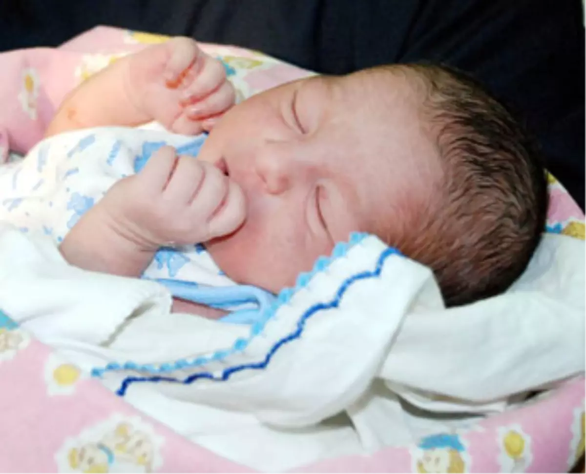 Şanlıurfa\'da Üç Günlük Bebeği Camiye Bıraktılar