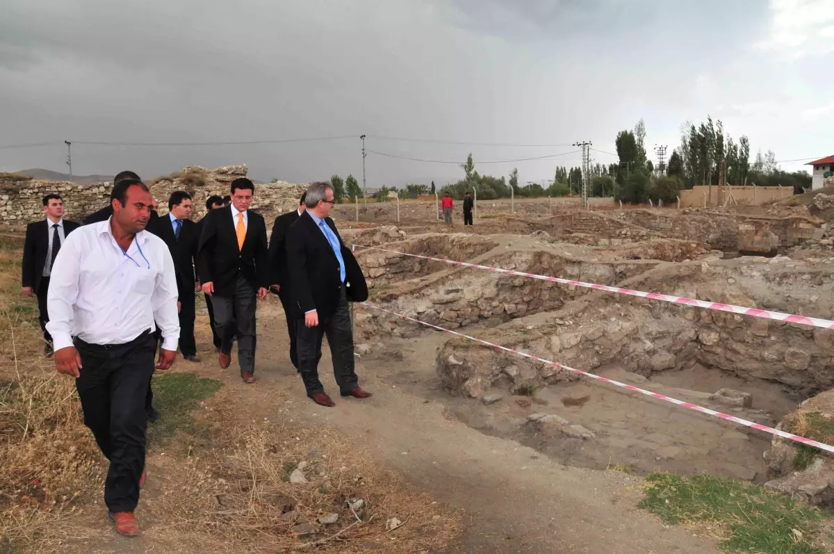 Van’da Tarih Ayağa Kaldırılıyor