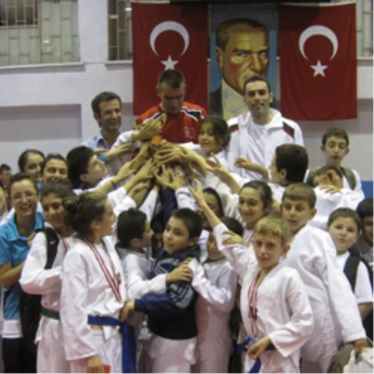 
Yıldız Taekwondocular Türkiye Şampiyonu
