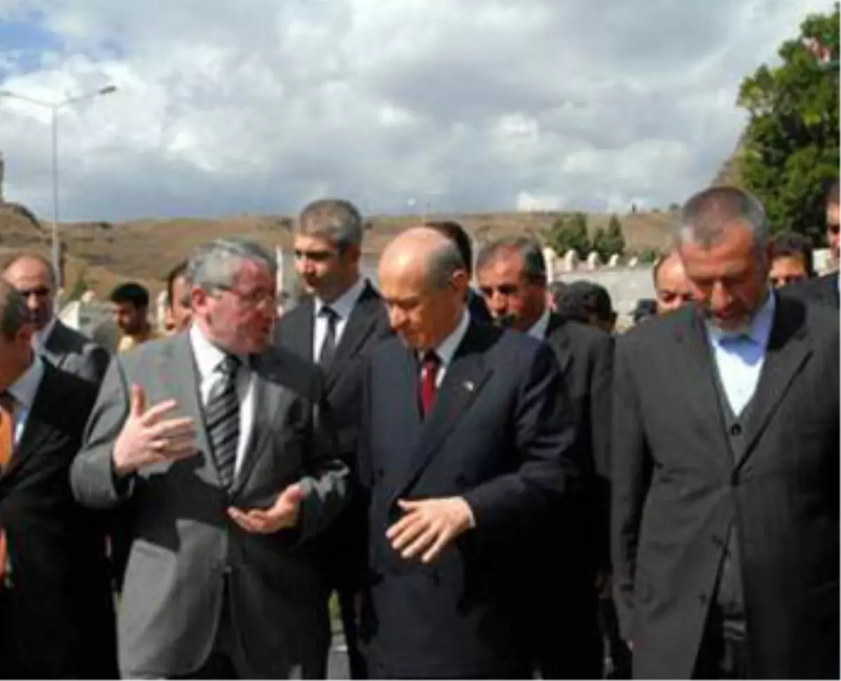 Sınır Kapısında Etten Duvar