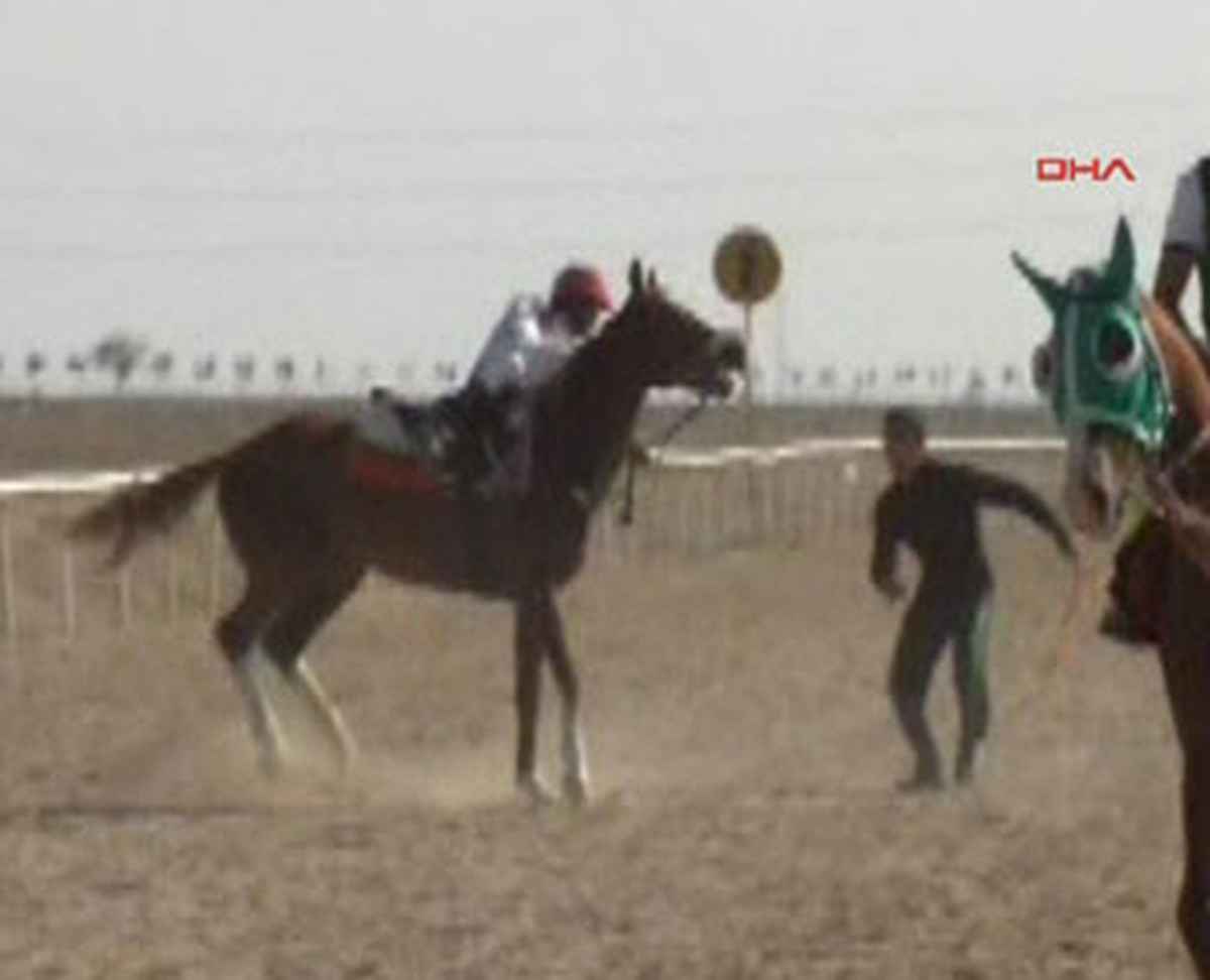 Jokey Attan Düştü Ortalık Karıştı