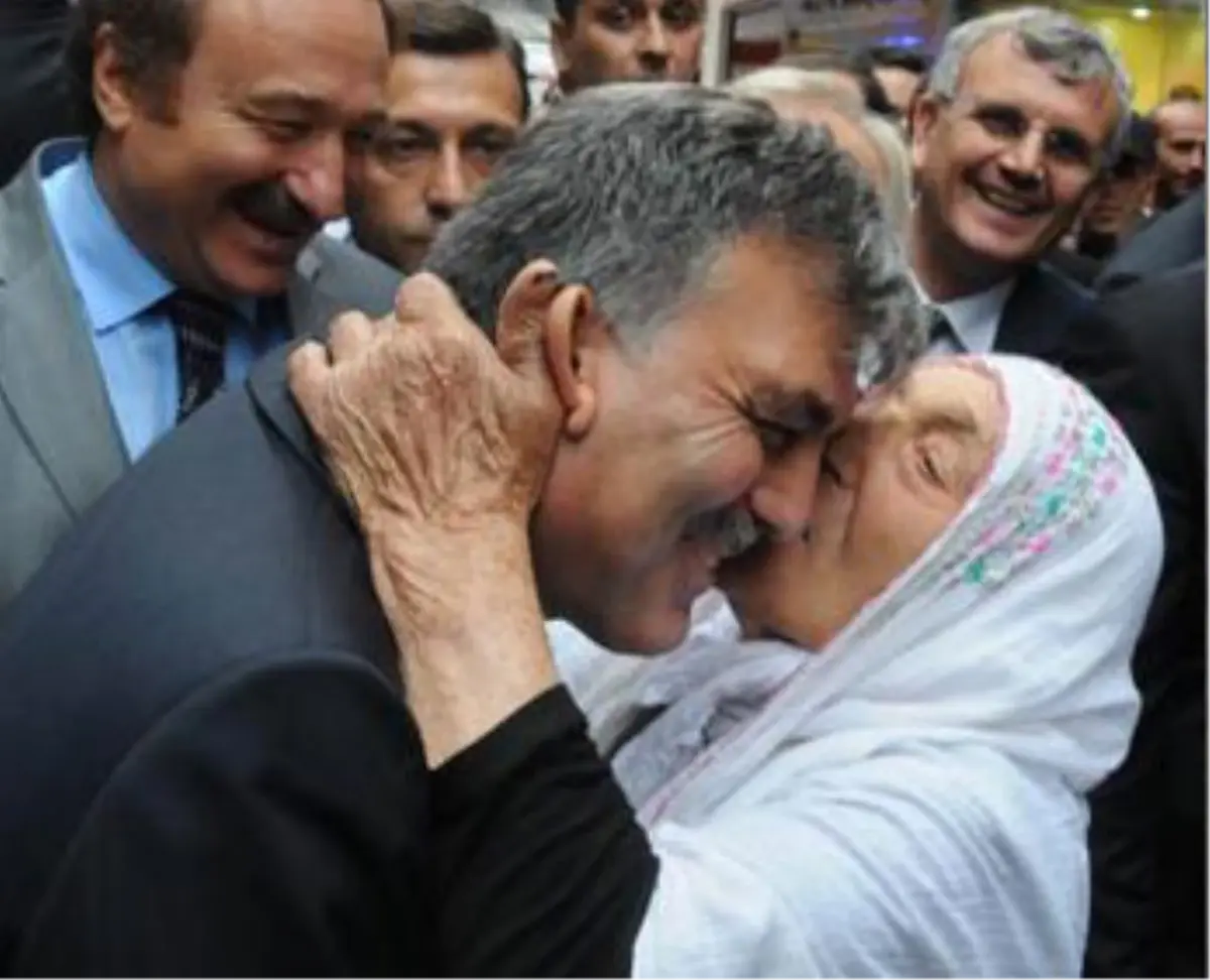 Cumhurbaşkanı Gül\'e Trabzon\'da Büyük İlgi