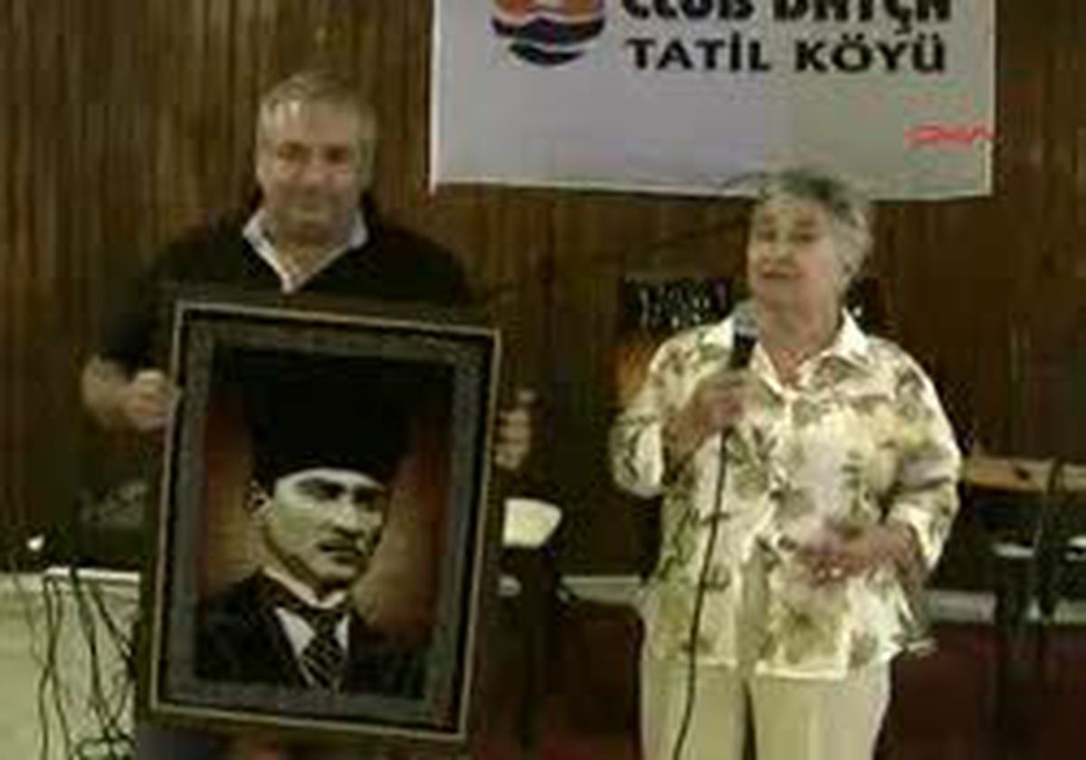 Datça - Rodoslu Türkler´İn Atatürk Sevgisi
36 Kişilik Turist Kafilesi Datça´Da Sevinçle Karşılandı