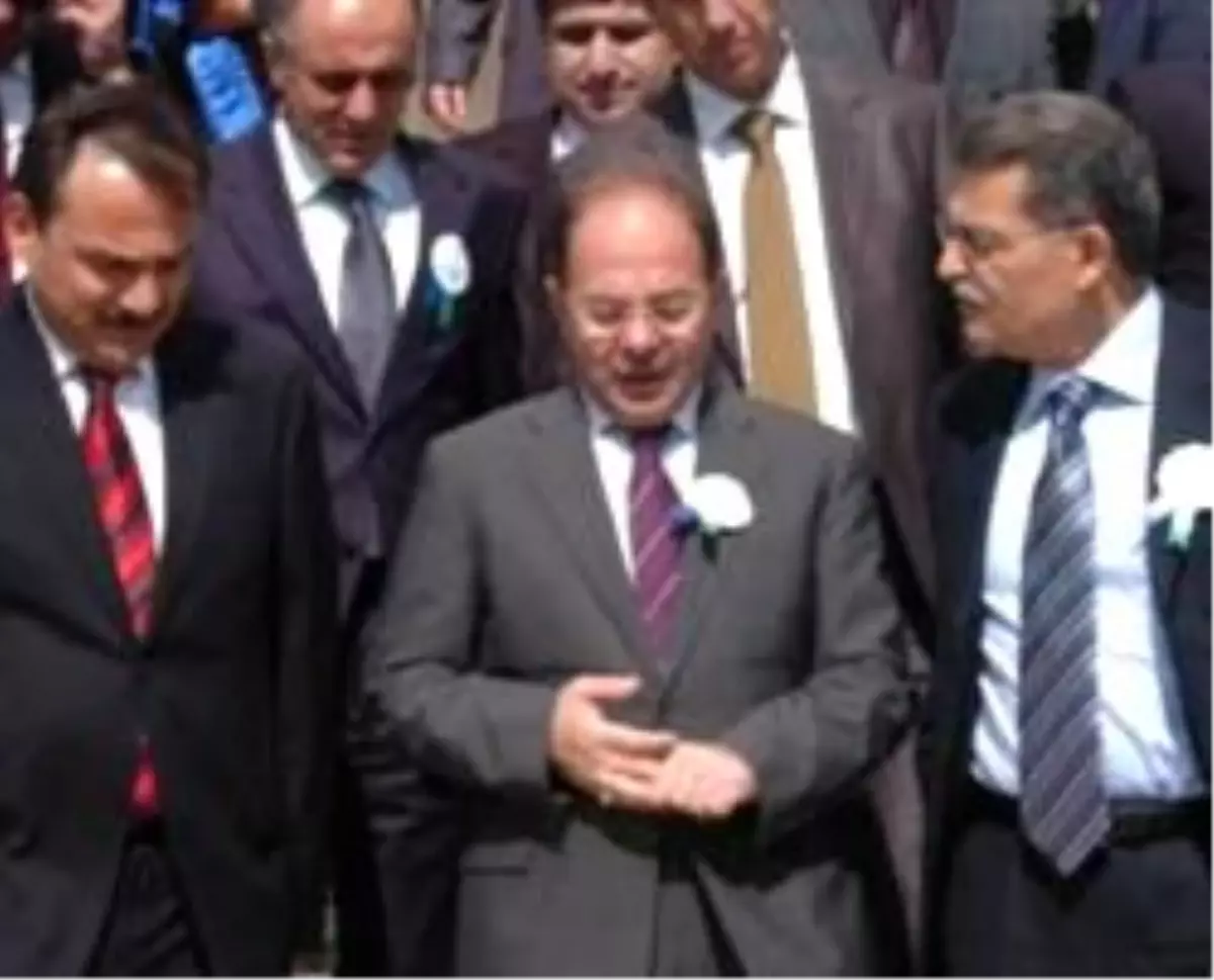 Perçem Tartışmalarından Hicap Duyuyorum