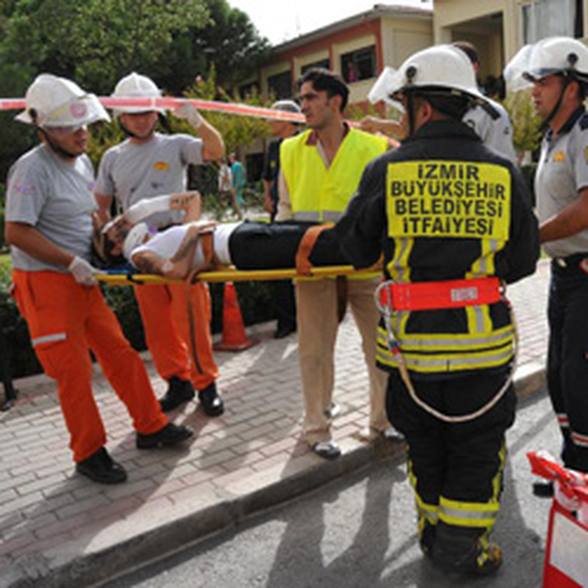 Yüreklere Su Serptiler
