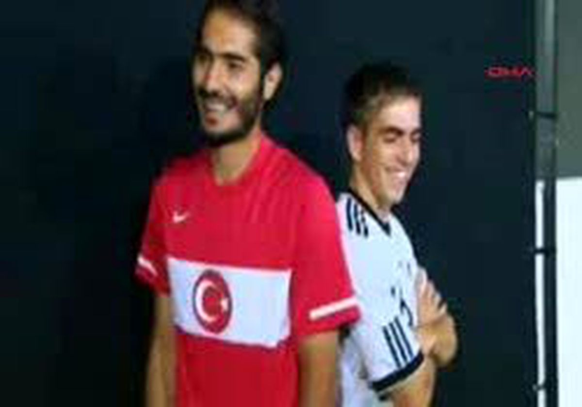 (Görüntülü) Almanya-Türkiye Maçı Öncesi Futbolculardan Dostluk Mesajı