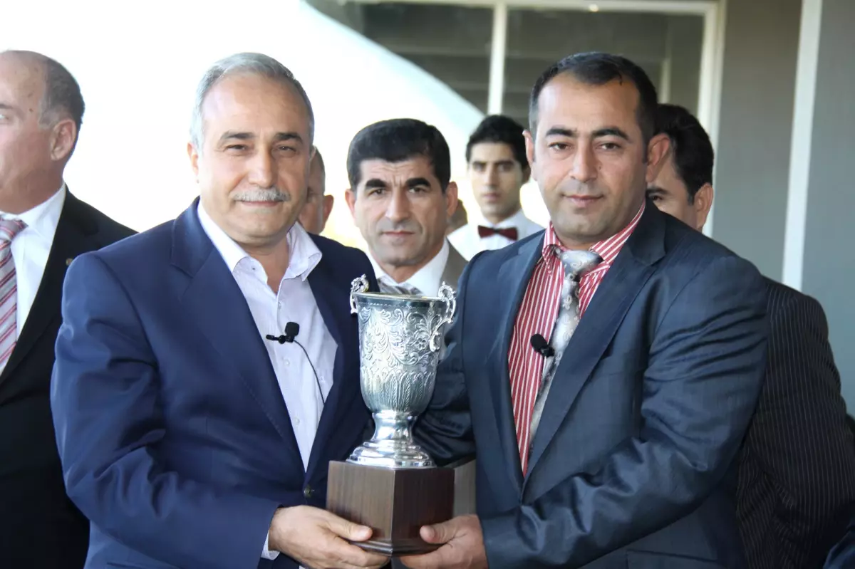 Belediye Başkanlığı Koşusu\'nu CANNAVARO Kazandı