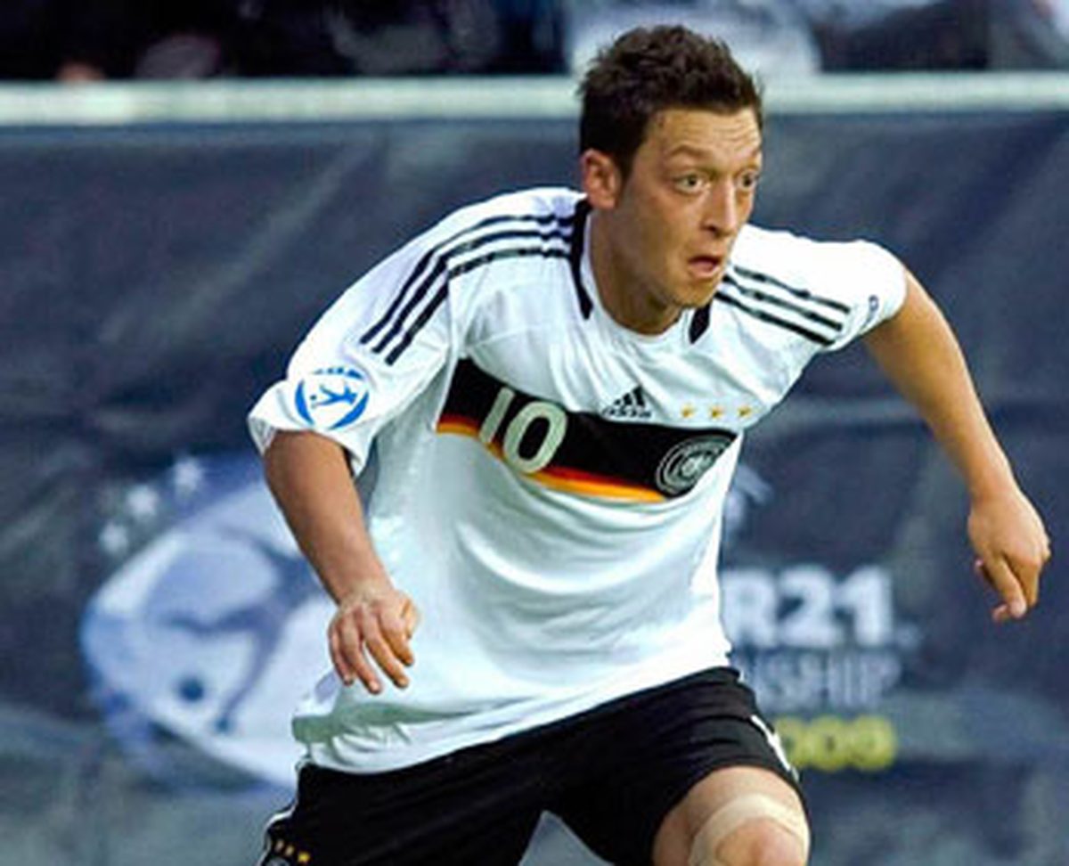 Mesut Gol Atınca Sevinecek mi