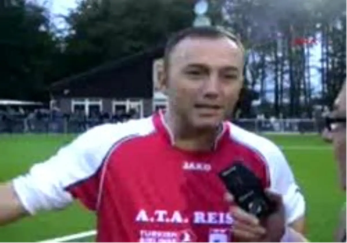 Alp Yalman Forma Giydi