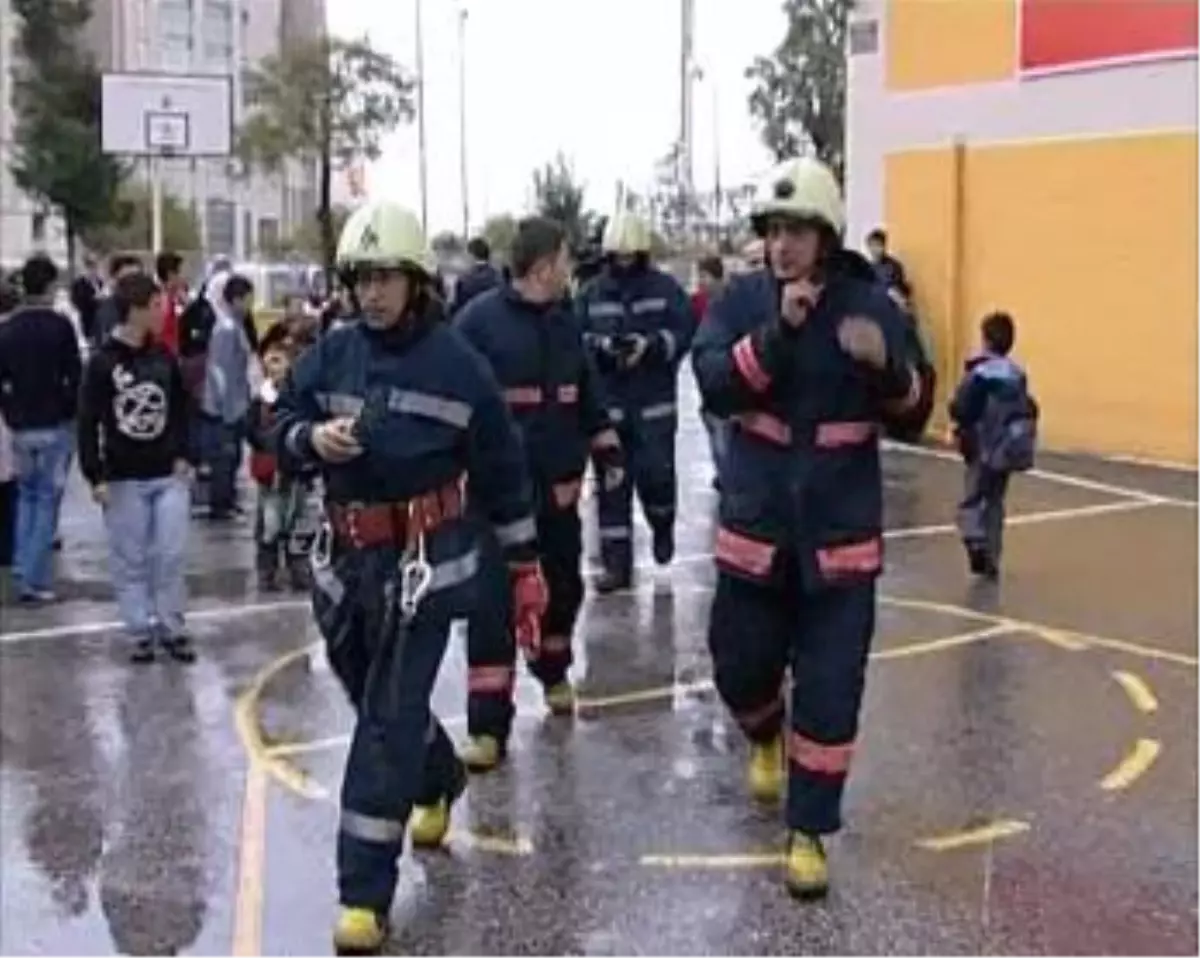 Ders Saati Okulda Yangın Paniği