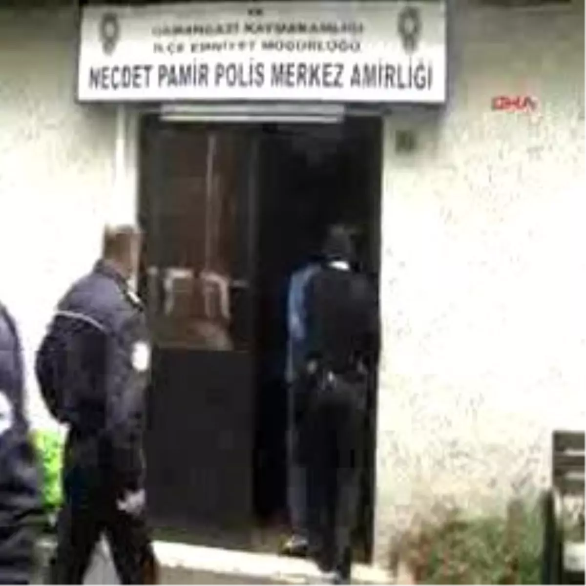 Öğrencisini Dövdüğü Öne Sürülen Öğretmene Veli Ve Yakınları Saldırdı