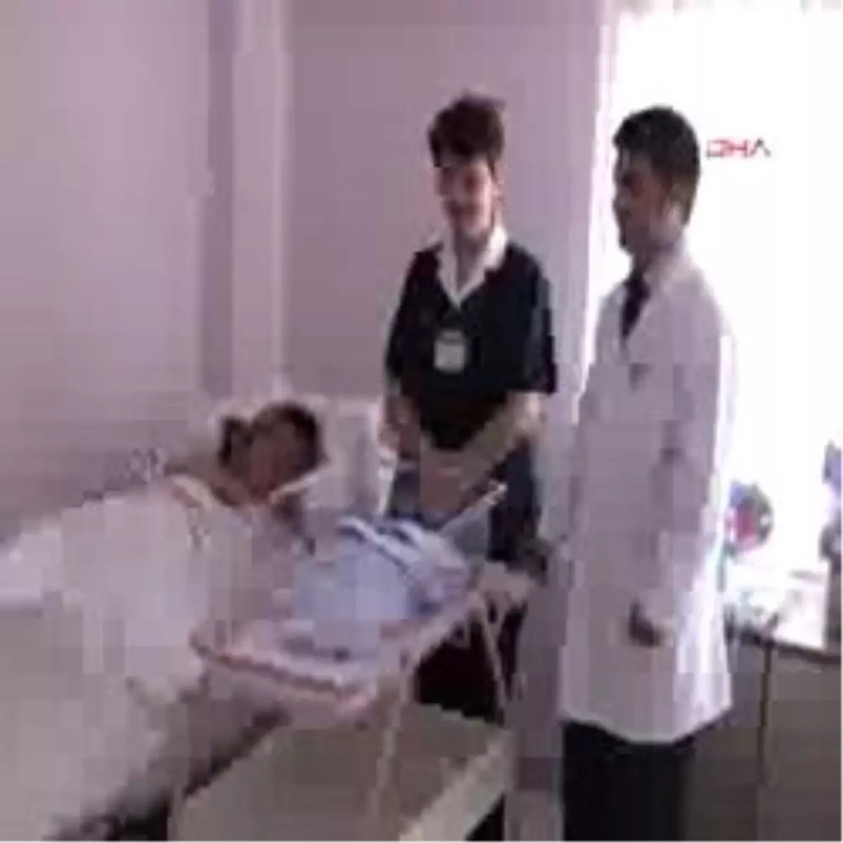 Doğumevinde Personel Ve Hastalara Şarkı Dopingi