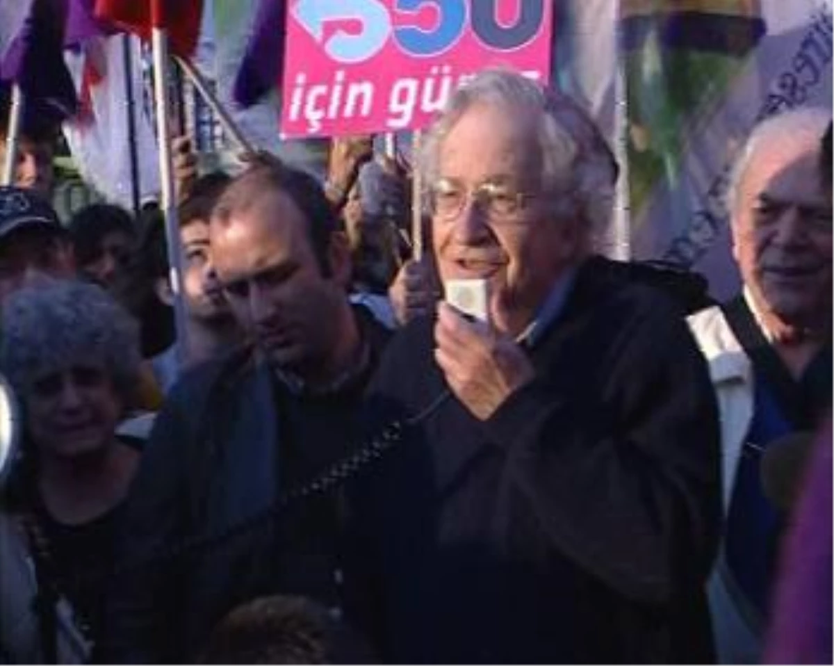 Chomsky, Küresel Isınmayı Protesto Etti