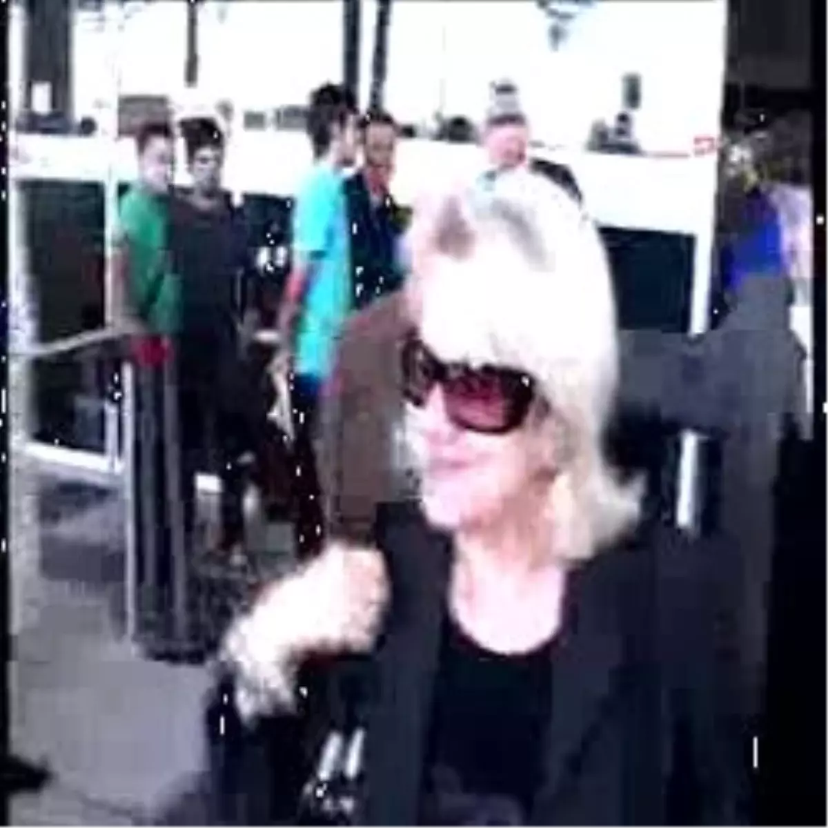 Açılışa Protestolar Damgasını Vurdu