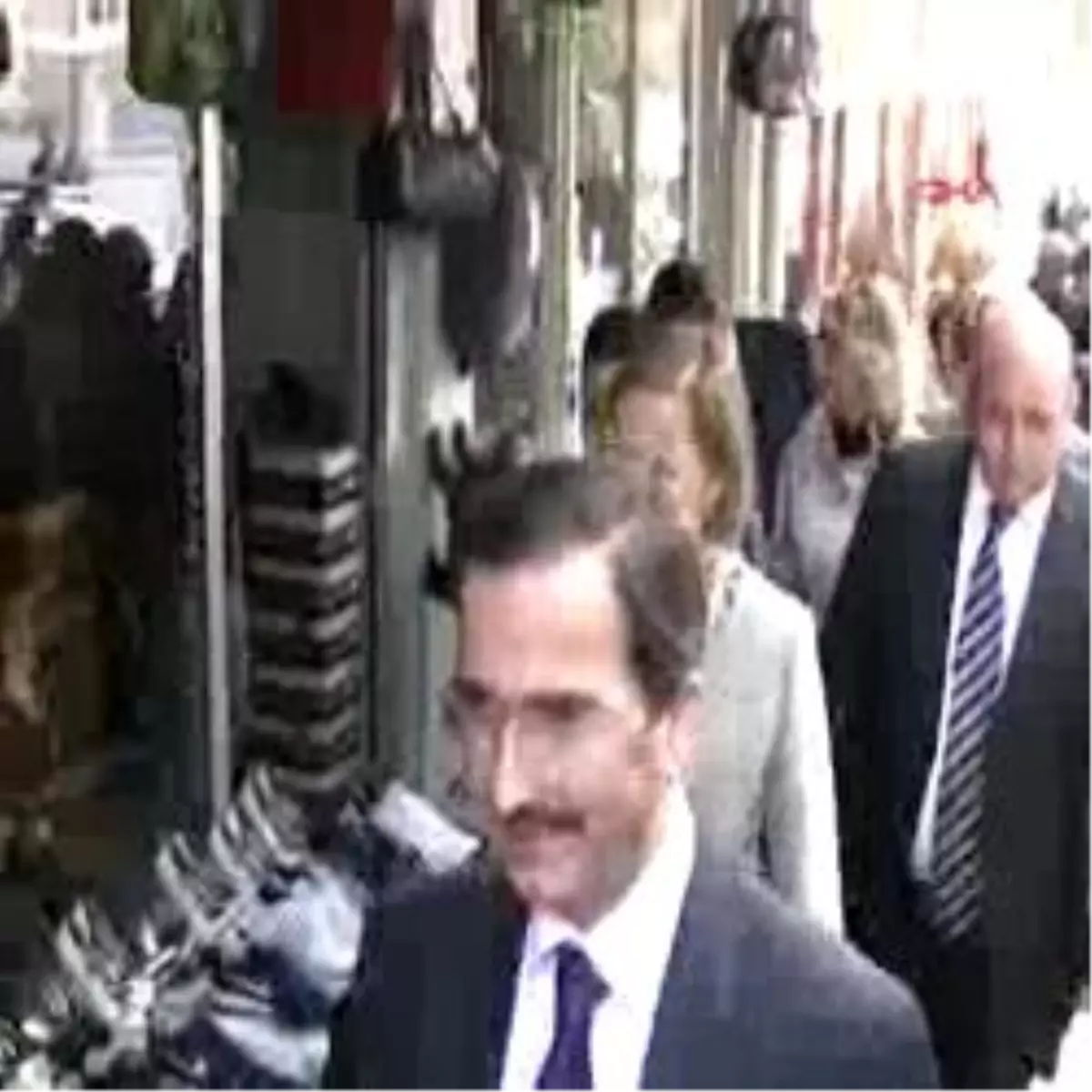 Denizliekbakan Kavaf, Tv Dizilerini Takipte Israrlı