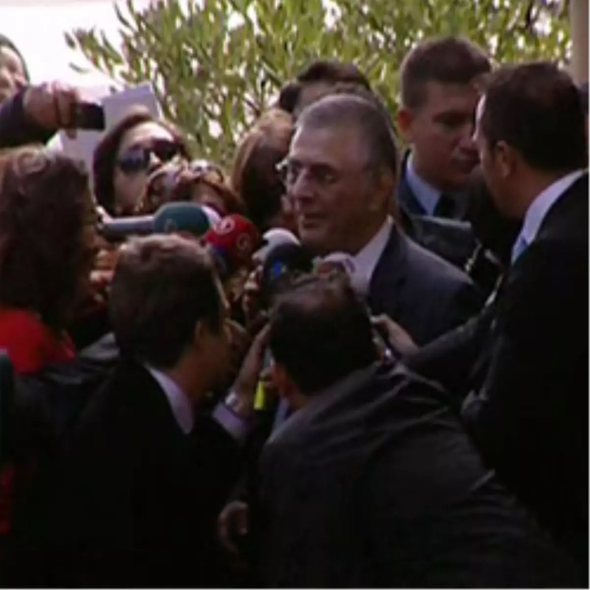 Hanefi Avcı\'dan Şikayetçi Oldu