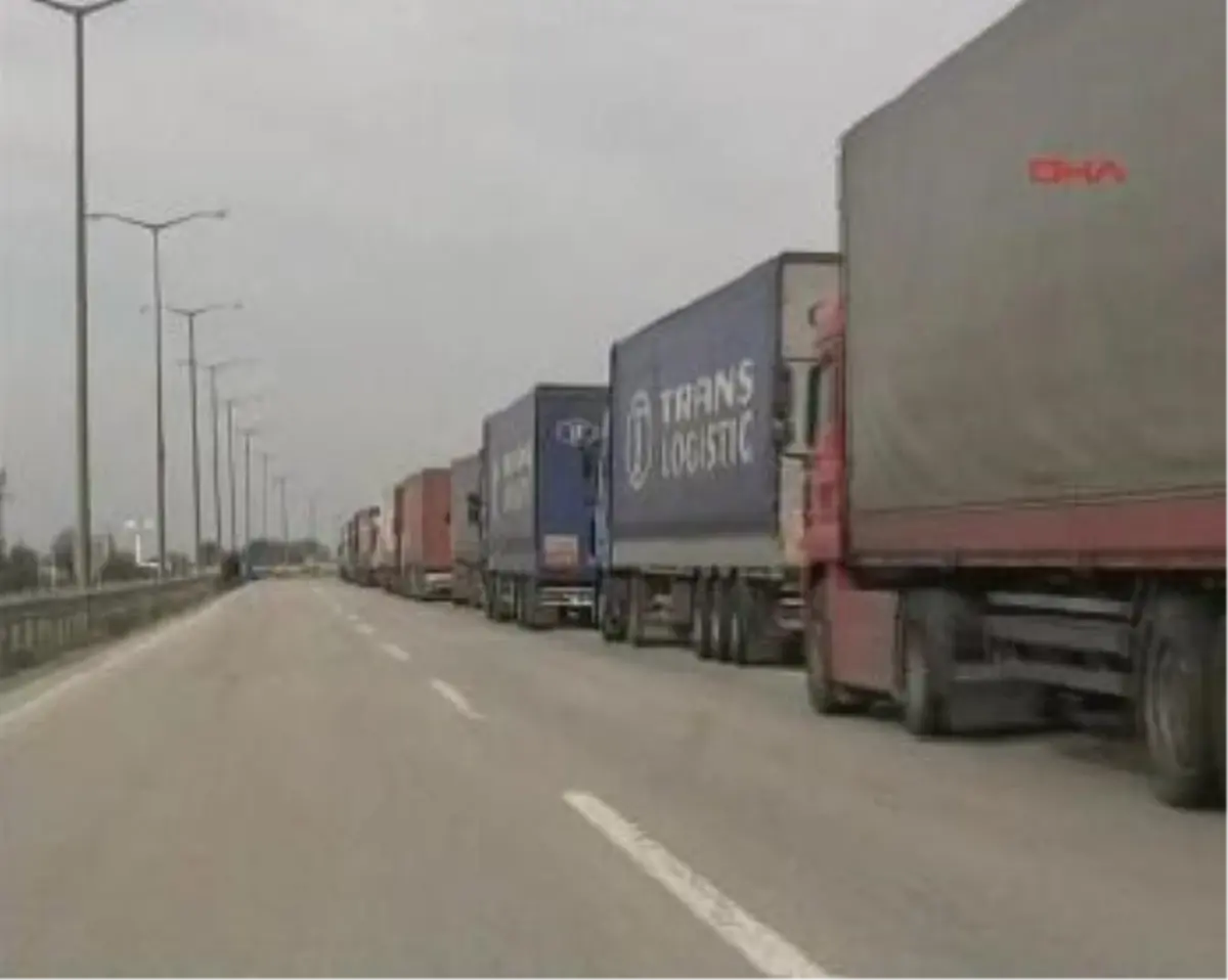 Sınır Kapılarında \'Güncelleme\' Kuyruğu