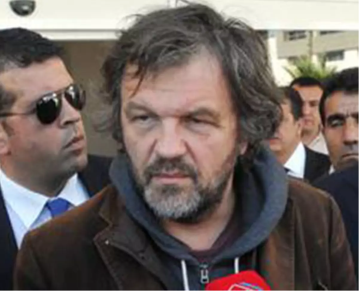 Kusturica Gitti, Tartışması Sürüyor