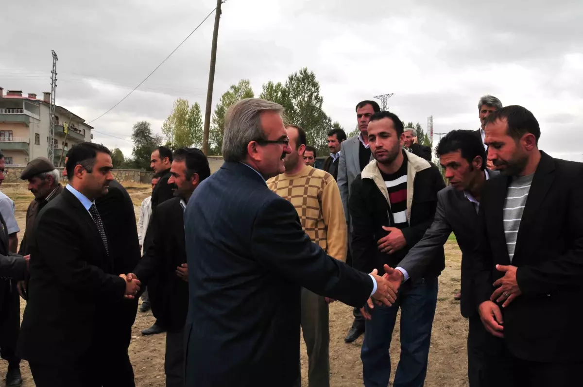 Vali Karaloğlu, İşçinin Taziyesine Gitti