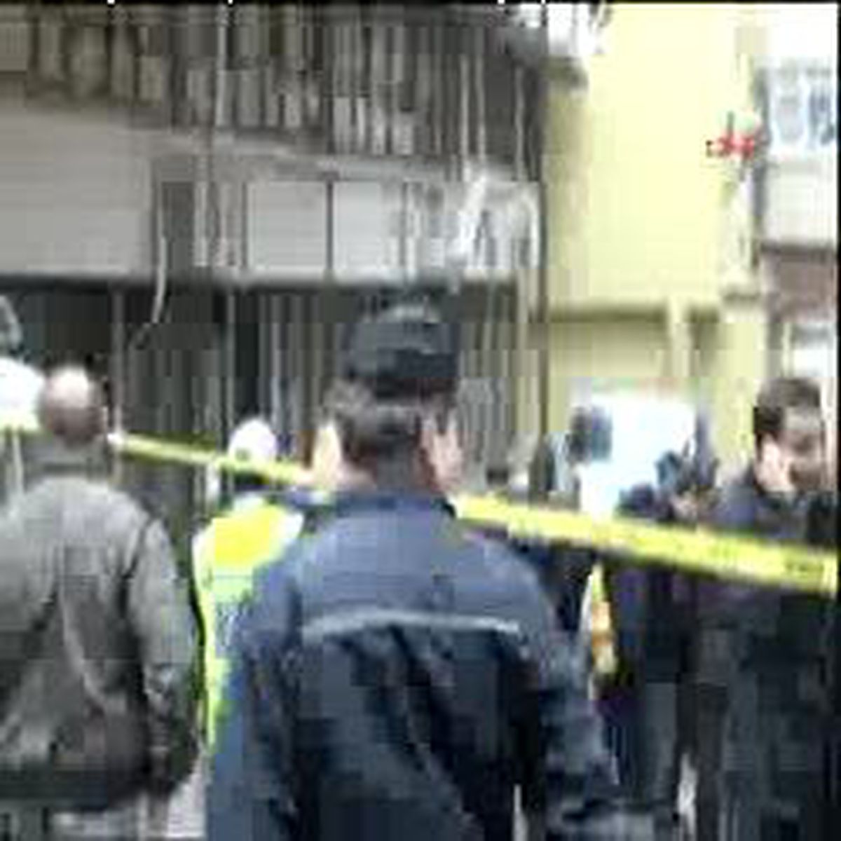 (Ek Görüntülerle) Zeytinburnu'nda Patlama....1 Çocuk Yaralandı