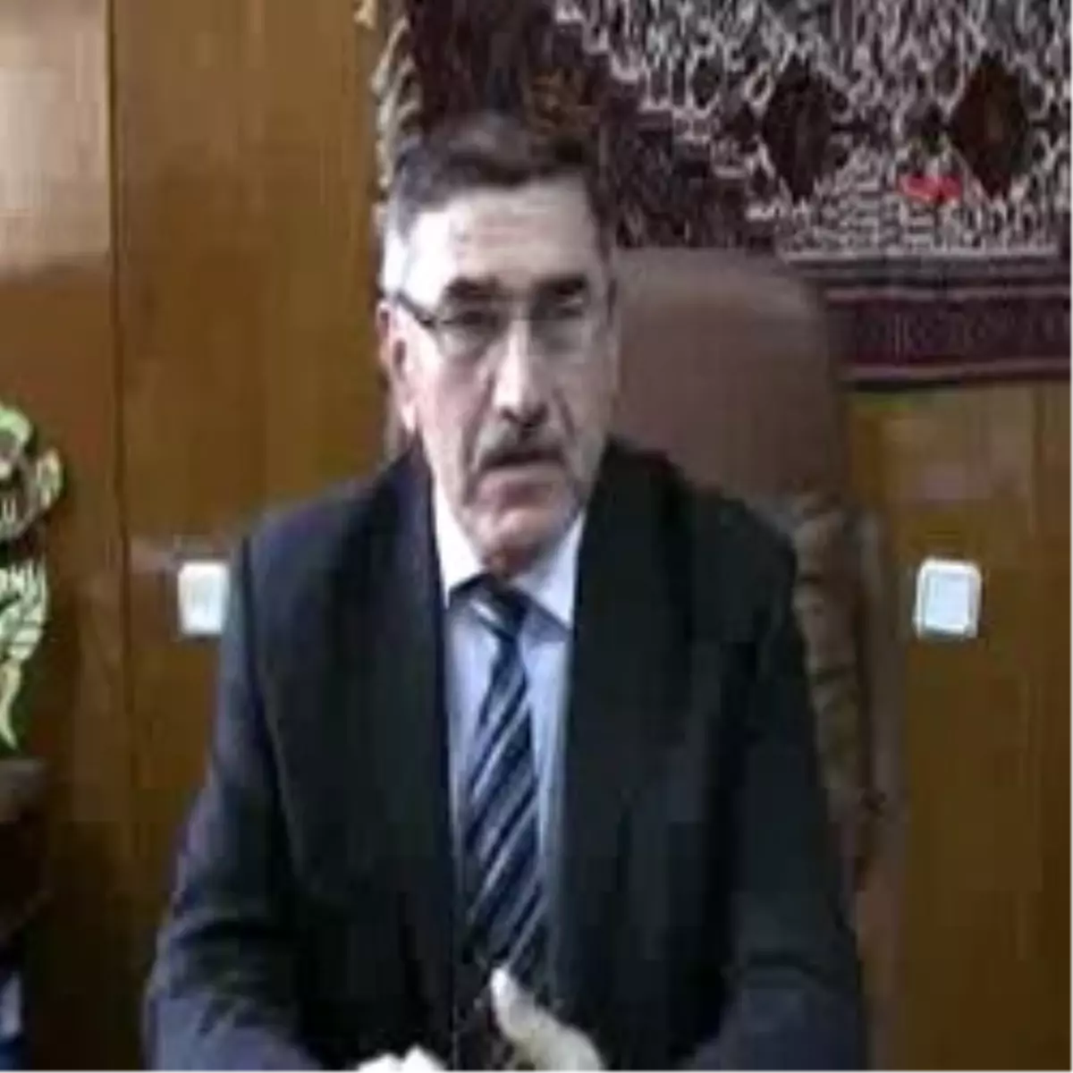 Hakkari - Bdp´Li Başkandan Güleryüzlü Persanole Ödül