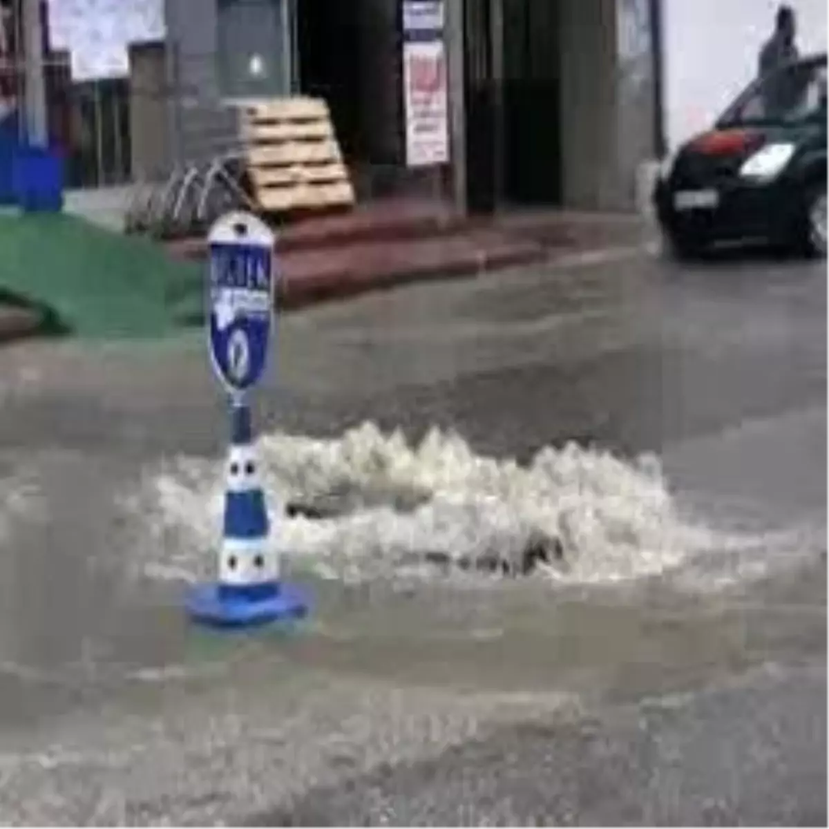 Sağanak Yağış Sonucu Sel Maydana Geldi