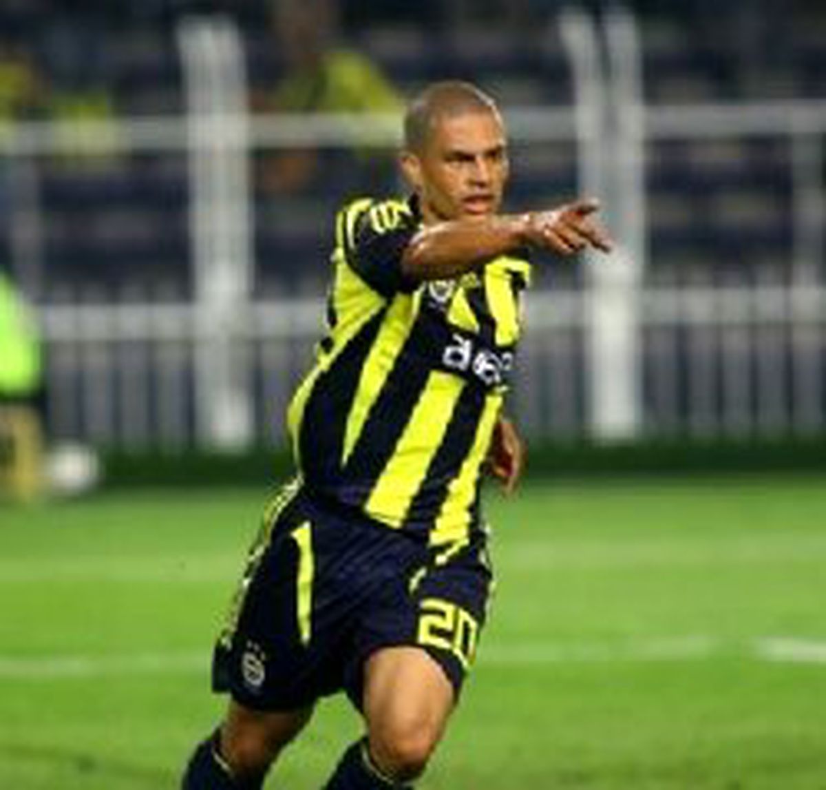 Fenerbahçe'de Alex Şoku