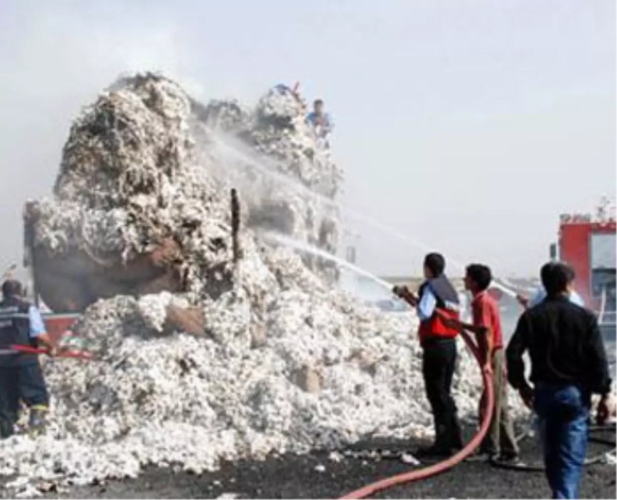 Pamuk Yüklü Kamyon Yandı