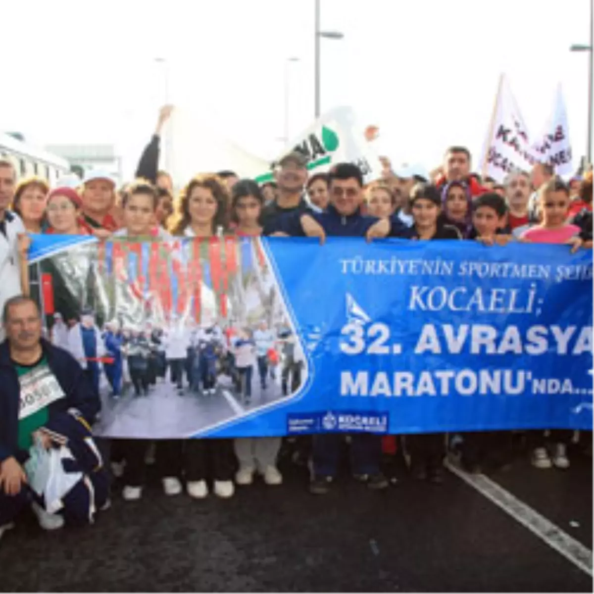 700 Kocaelili Asya\'dan Avrupa\'ya Yürüyerek Geçti