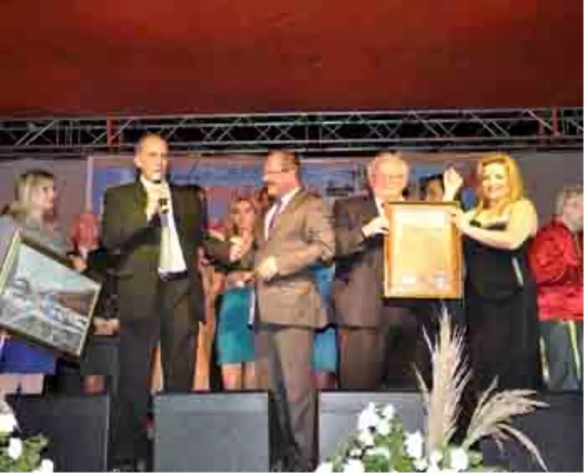 \'Kuşadası Kardeş Kentler Festivali\'nde Muhteşem Final