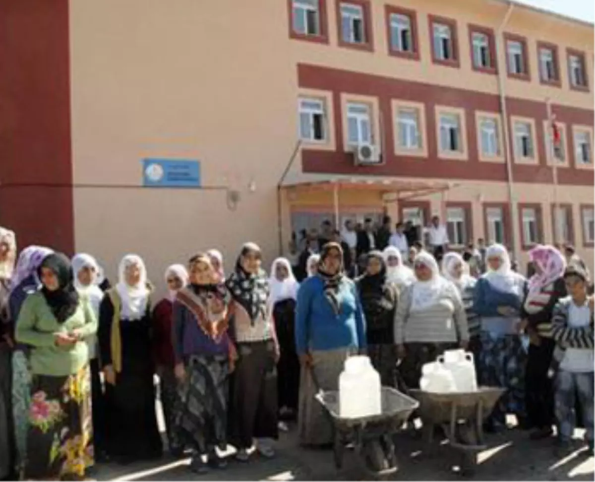 Köylüler, Susuzluk Nedeniyle Çocuklarını Okula Göndermeyecek