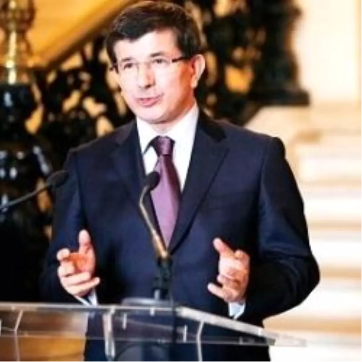 Davutoğlu\'nun Kitabına Katar\'da Alkış