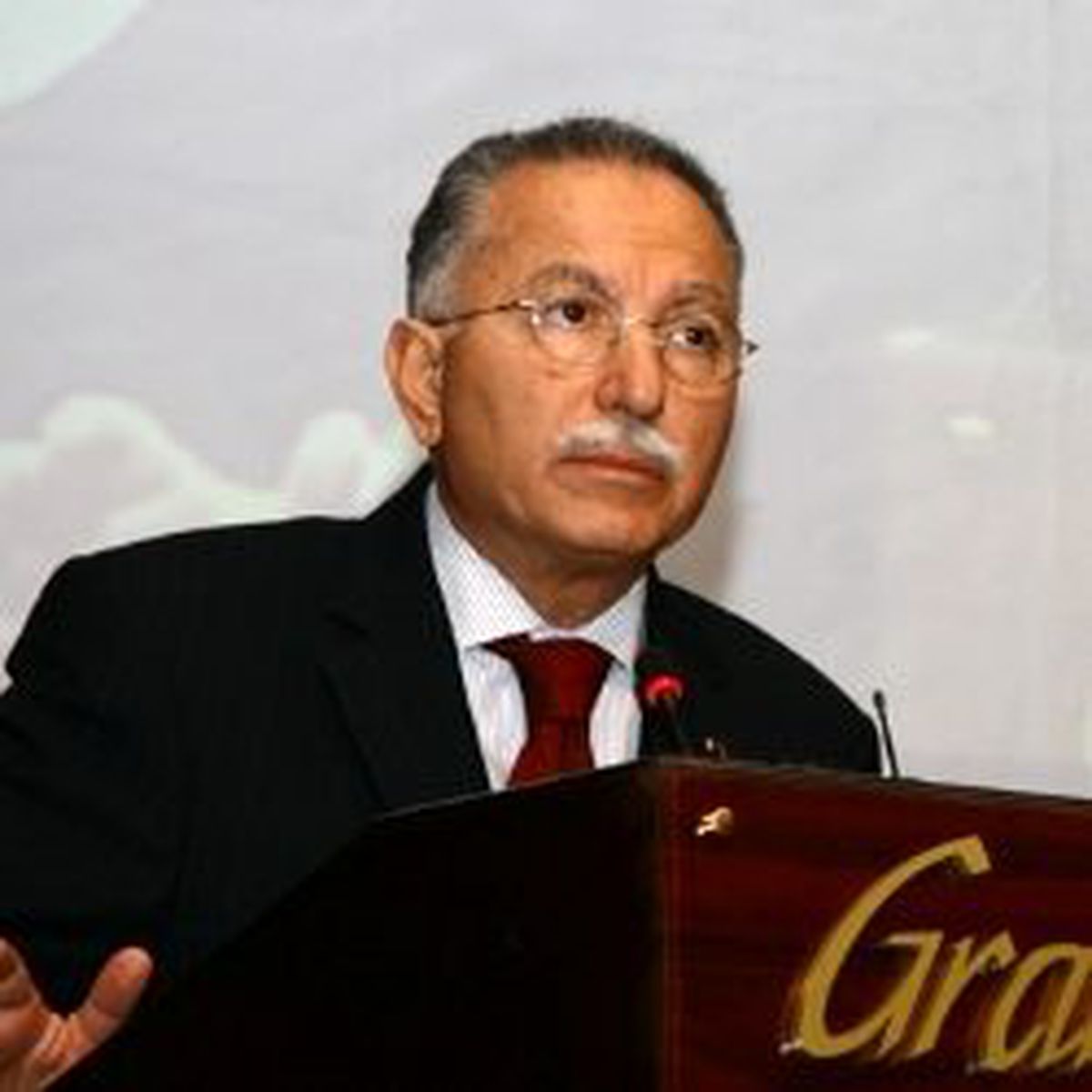 İKÖ: İsrail Nükleer Silahlarını Denetime Açmalı