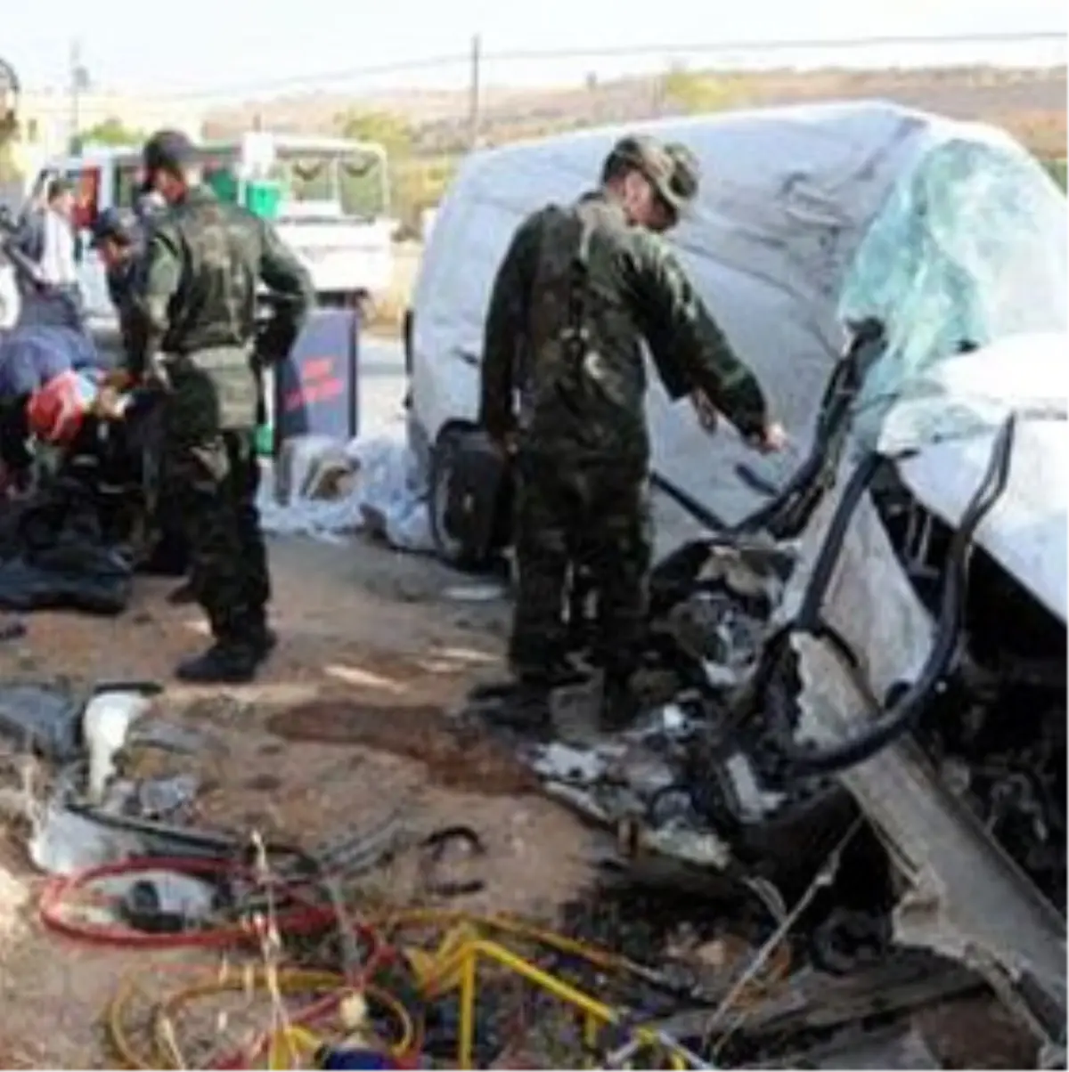 Minibüsler Kafa Kafaya Çarpıştı