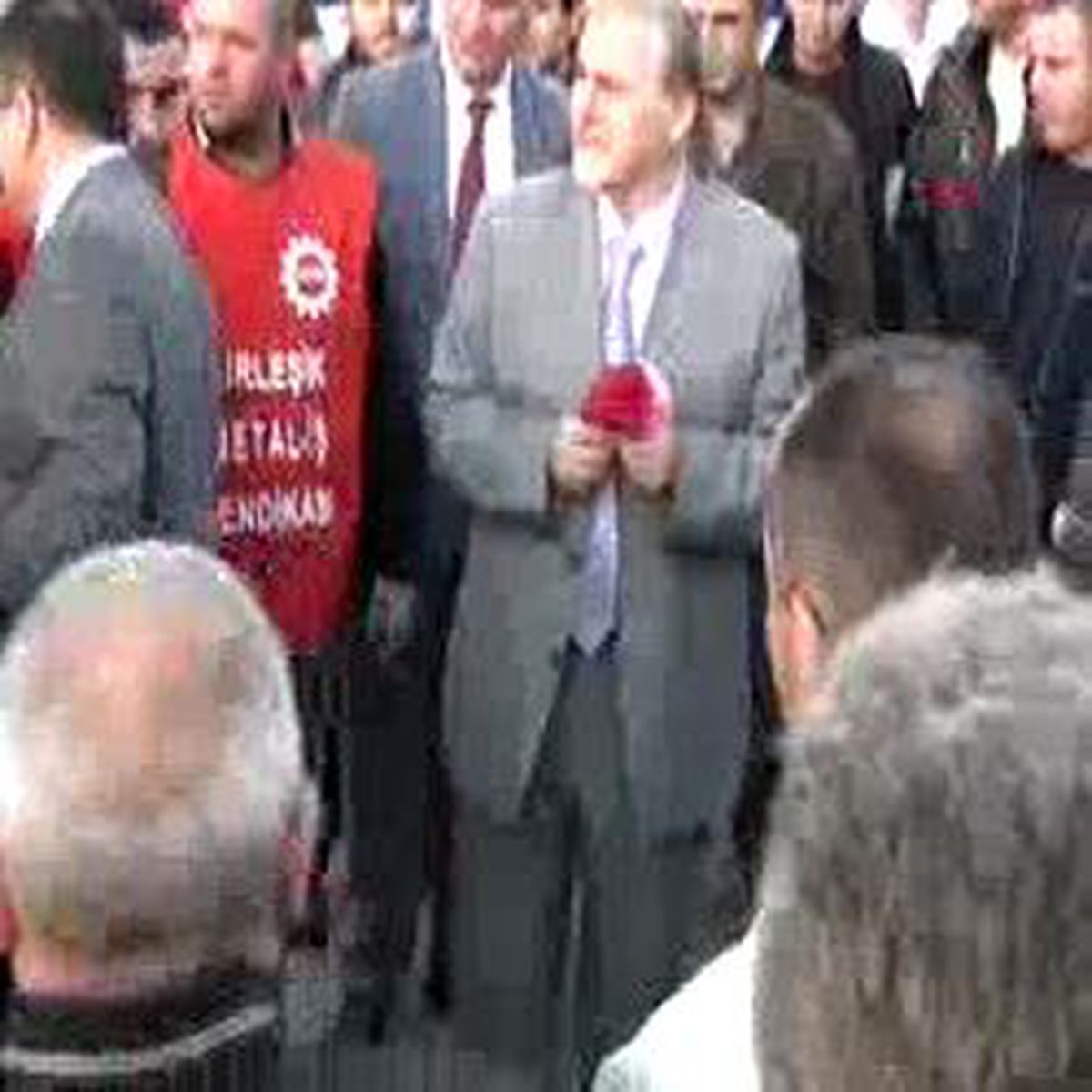 DİSK'den İşten Atılan İşçilere Destek