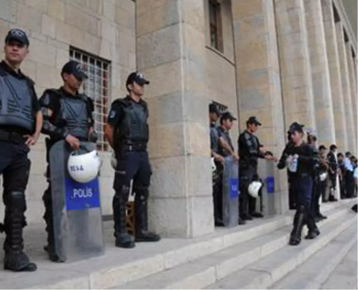 Adana\'daki Kck Davasında 2 Kişi Tahliye Edildi