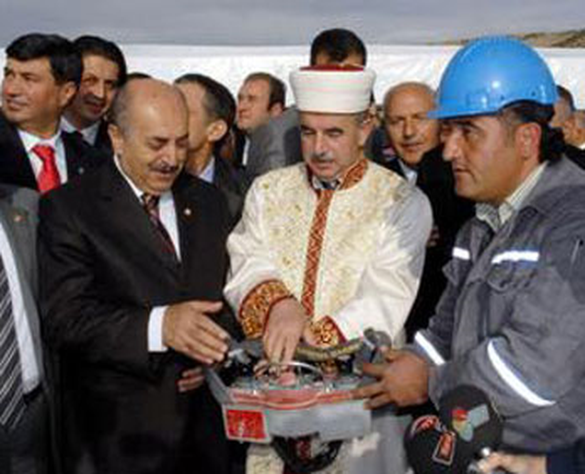 Aynı Anda 6 Bin Kişi Namaz Kılacak