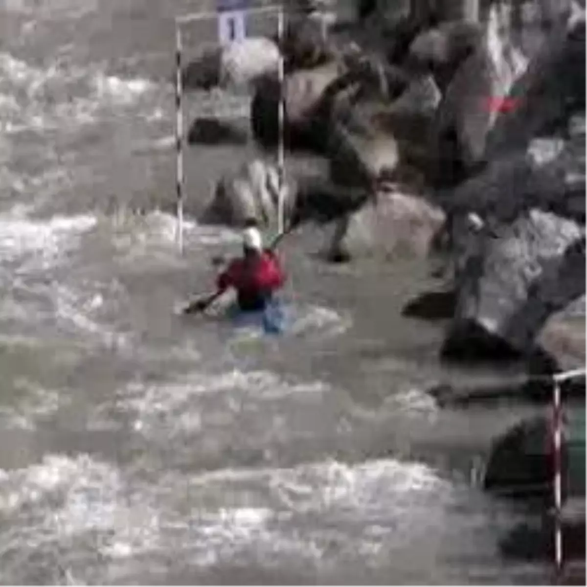 Dalgalara Karşı Kürek Çektiler