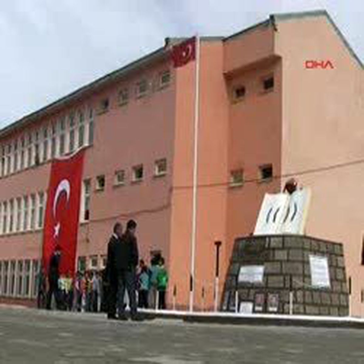 17 Yıl Önce Teröristlerin Şehit Ettiği 4 Öğretmen ve 1 Çocuk Anıldı