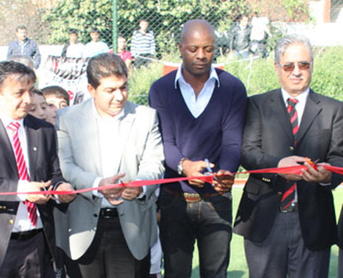 Esenler Bjk Futbol Okulu'ndan Pascal Noumalı Açılış…
