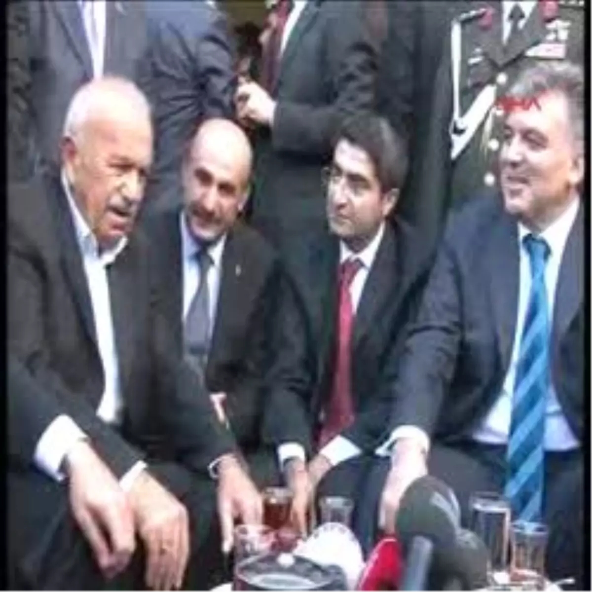 Cumhurbaşkanı Gül Vatandaşlarla Çay İçip Sohbet Etti