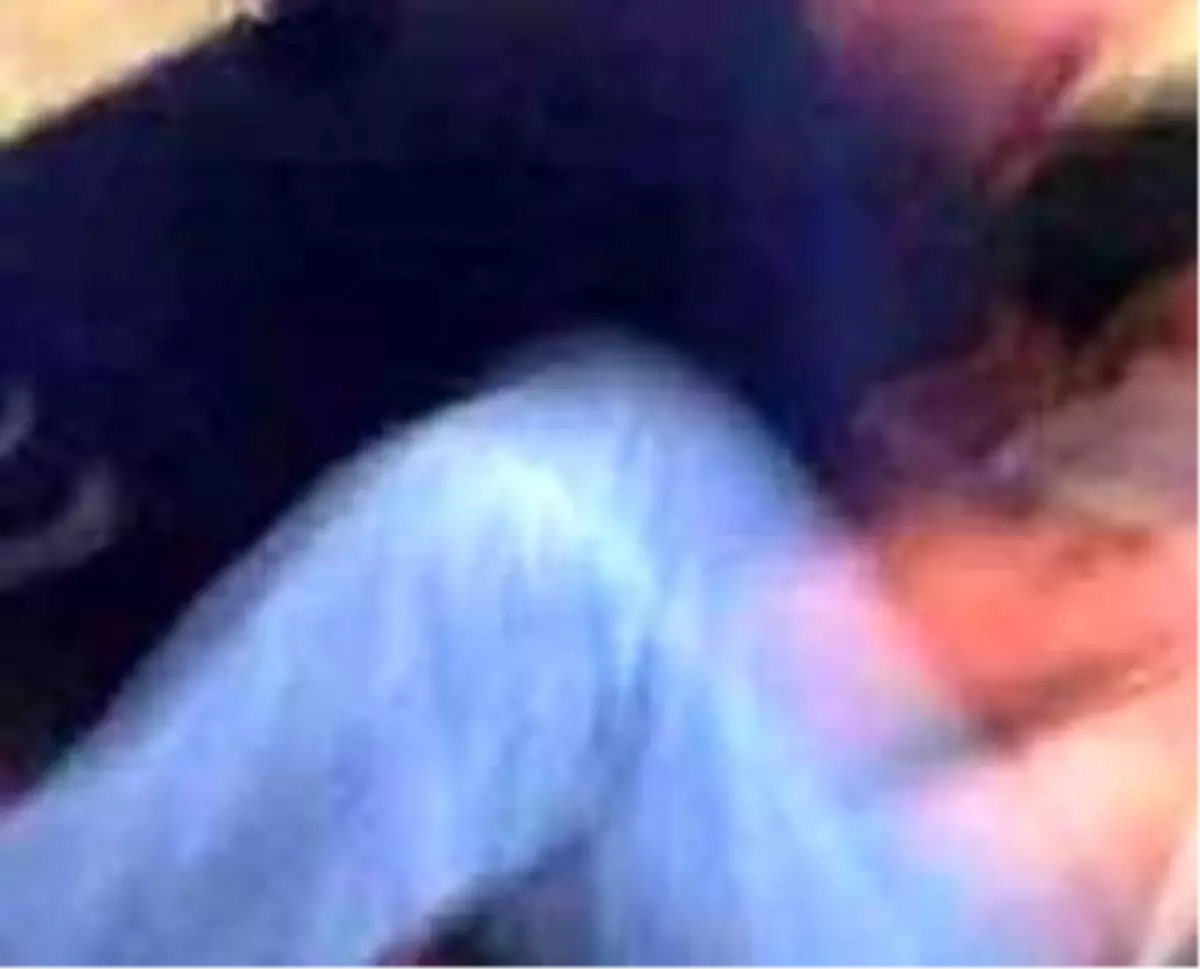 Erkek Sığınmacıya Vibratörlü Tecavüz