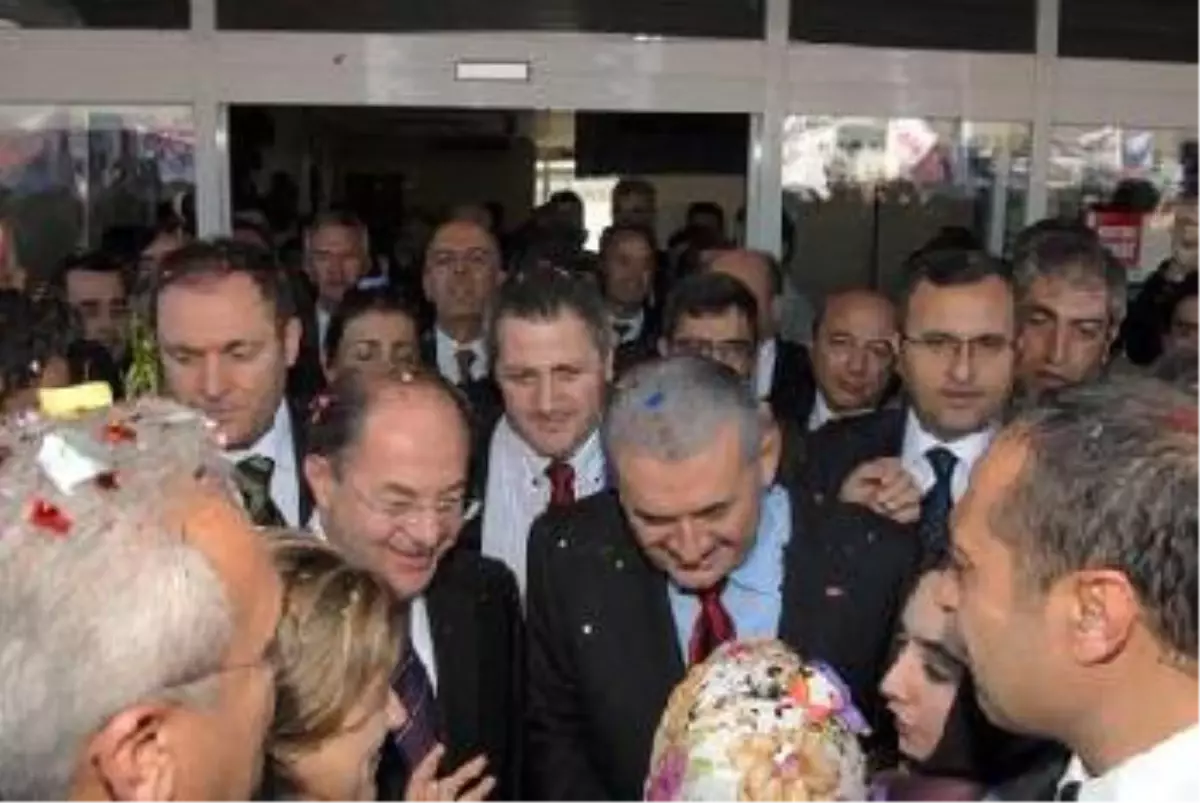 Bakan Yıldırım\'ı Duygulandıran Karşılama