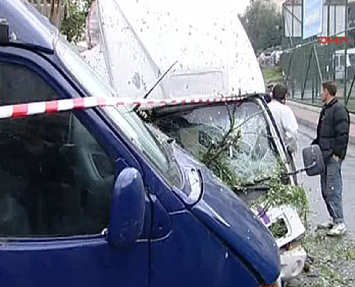 Para Taşıyan Banka Aracı Kaza Yaptı, Polis 'Akrep' Li Önlem Aldı