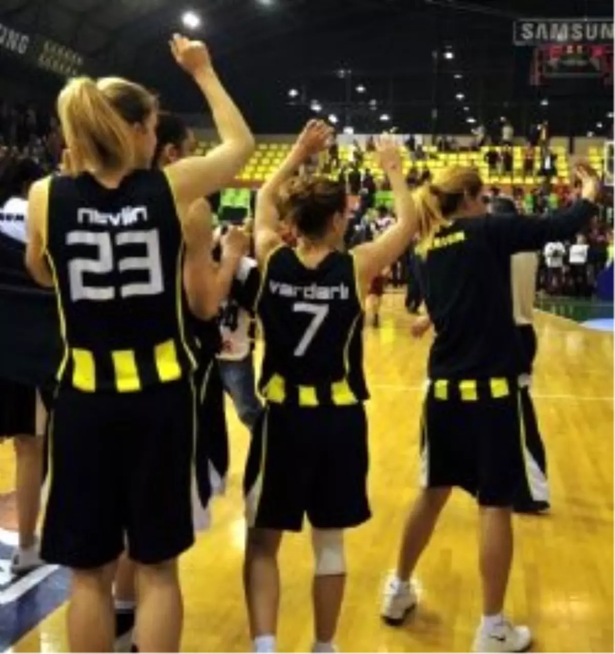 Fenerbahçe Bayan Basketbol Takımı Şampiyonluğu Kutlandı